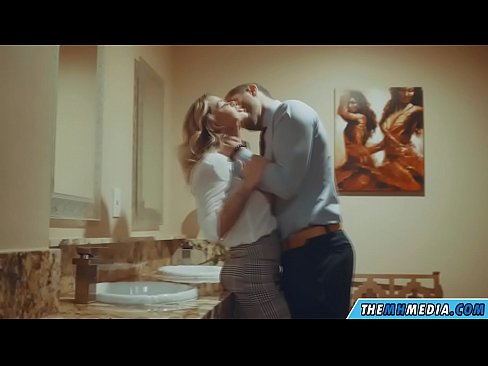 ❤️ 当一个胸大无脑的金发女郎在公共厕所里勾引你时 ❤️❌ 自制毛片